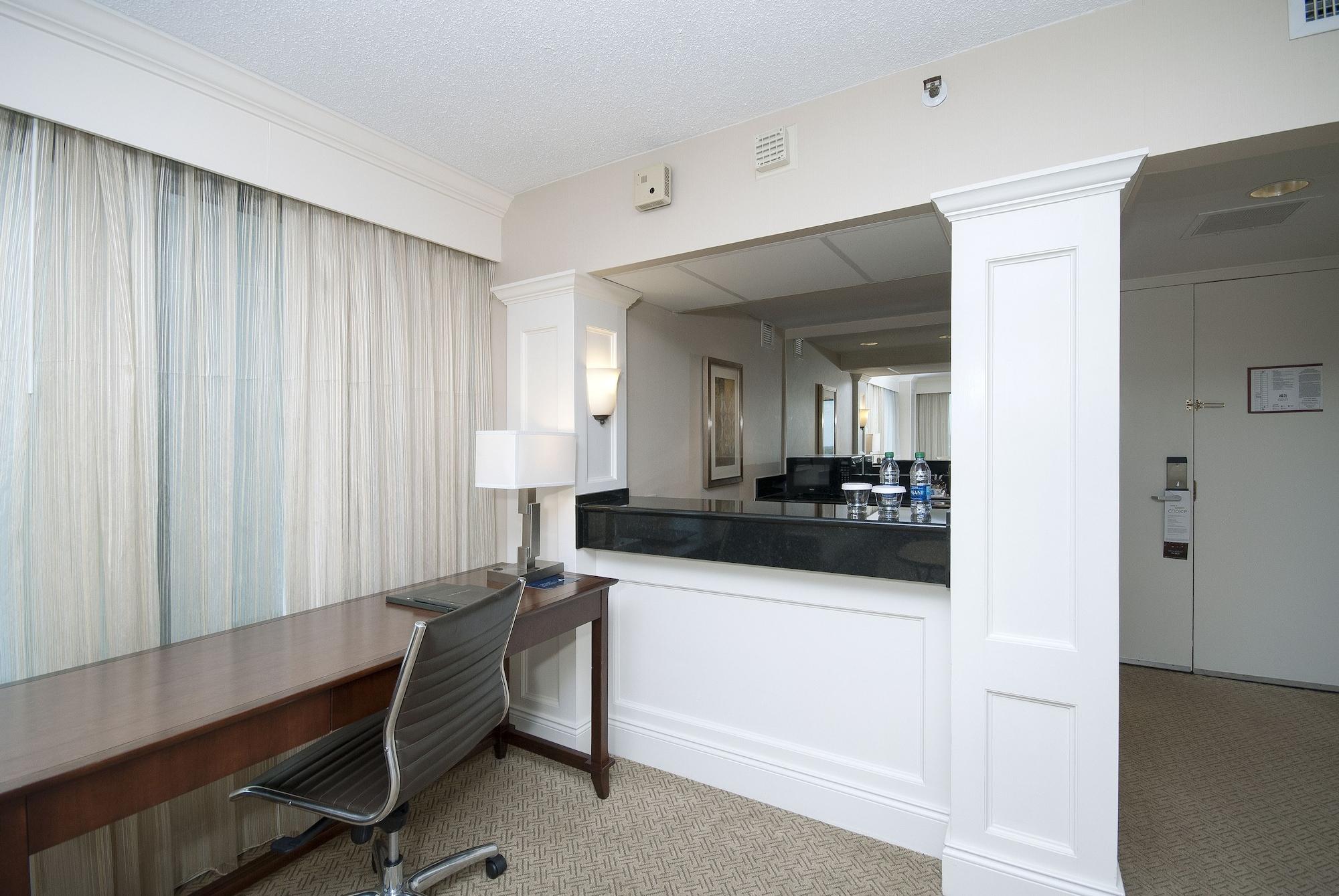 Hilton Greenville Exterior foto
